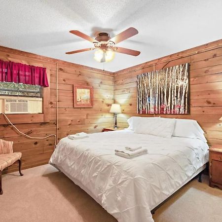 Classic Log Cabin With Fireplace On Quiet River بيوينغ روك المظهر الخارجي الصورة