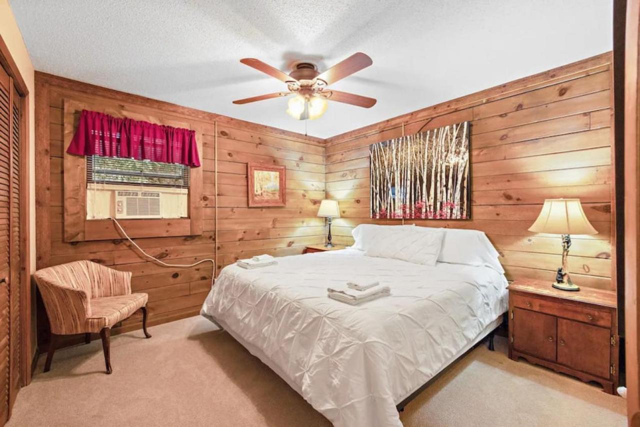 Classic Log Cabin With Fireplace On Quiet River بيوينغ روك المظهر الخارجي الصورة