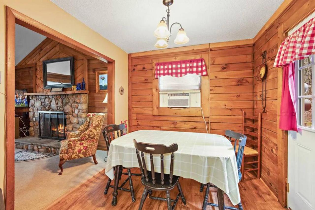Classic Log Cabin With Fireplace On Quiet River بيوينغ روك المظهر الخارجي الصورة